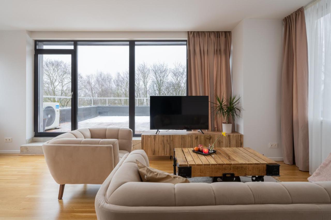 1-Bedroom Penthouse With Underground Parking 里加 外观 照片