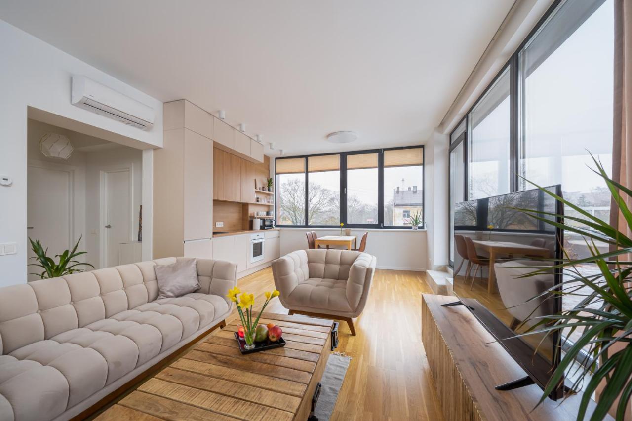 1-Bedroom Penthouse With Underground Parking 里加 外观 照片