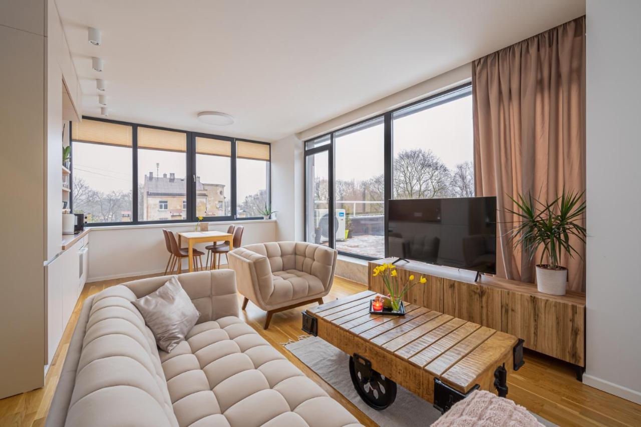 1-Bedroom Penthouse With Underground Parking 里加 外观 照片