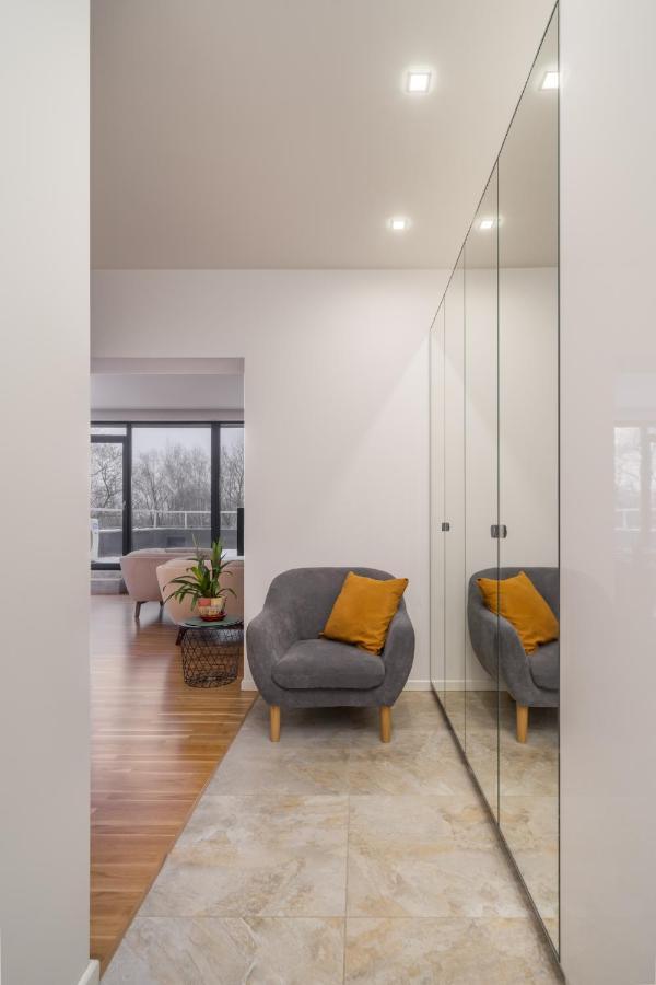 1-Bedroom Penthouse With Underground Parking 里加 外观 照片