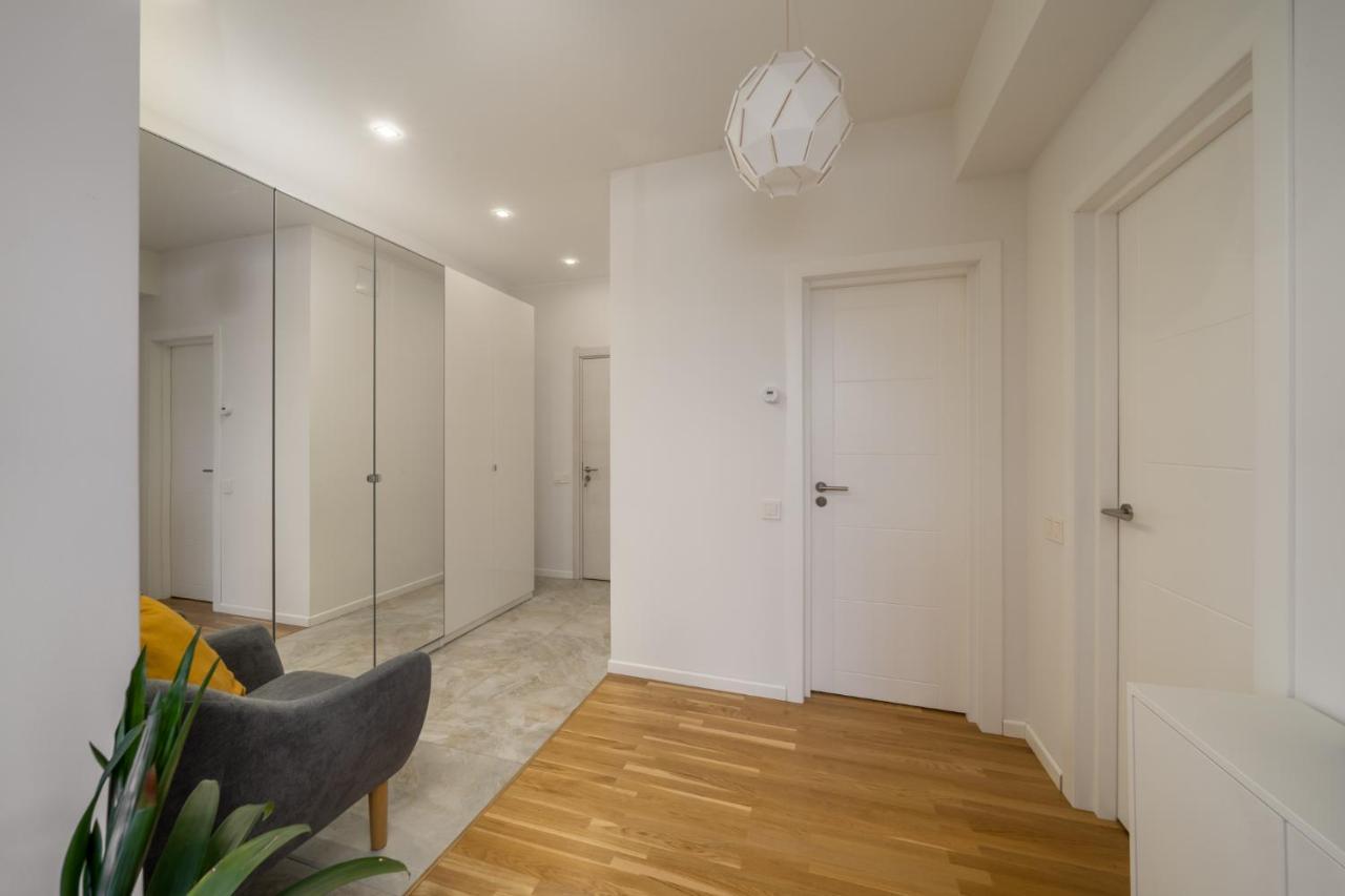 1-Bedroom Penthouse With Underground Parking 里加 外观 照片